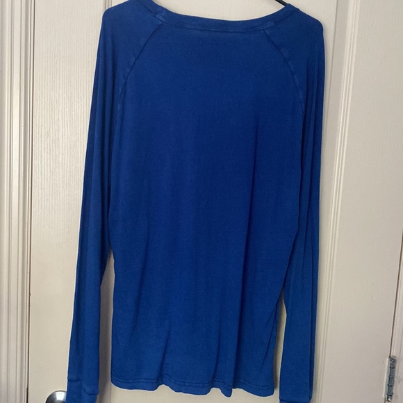 AMERICAN EAGLE Super Soft Long-Sleeve Graphic T-Shirt - Picture 3 of 3